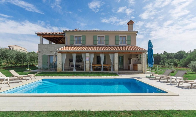 Visnjan House | Awesome home in Porec
