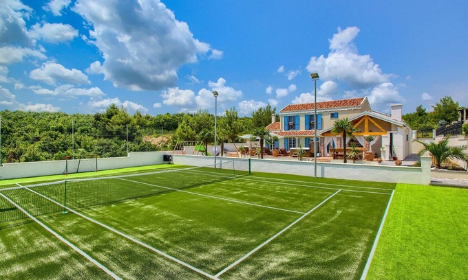 Pridraga House | Awesome home in Pridraga with sauna