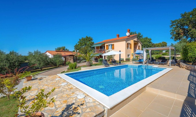 Radmani House | Awesome home in Radmani with WiFi