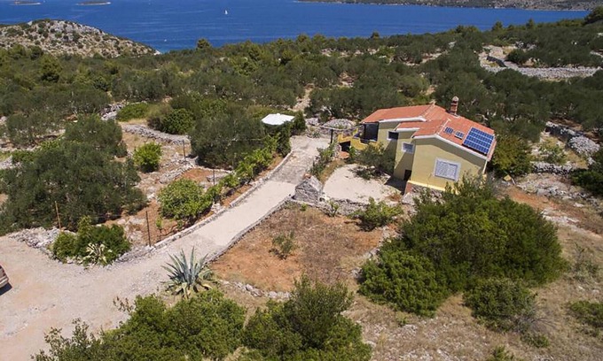 Island Dugi Otok House | Awesome home in Sali with WiFi