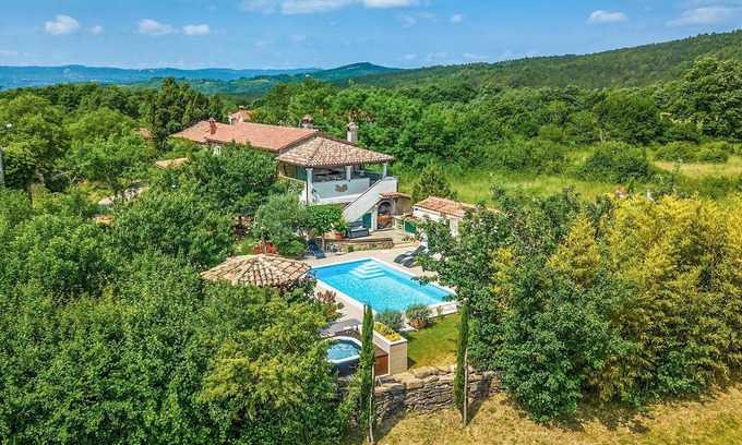 Krsan House | Awesome home in Zatka
