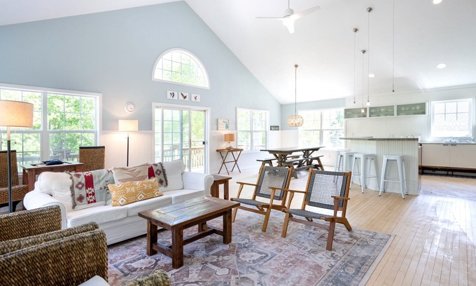 Silver Lake House | AWESOME HOME & LOCATION - GREAT FOR GROUPS OF ALL SIZES