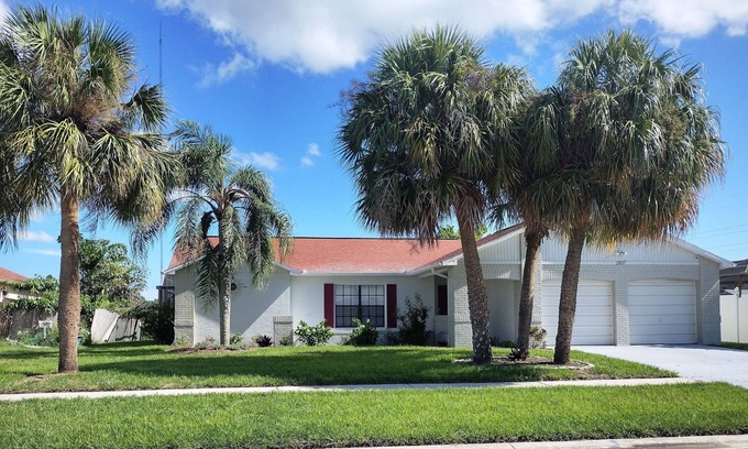 Tarpon Springs House | Awesome Lake View Home