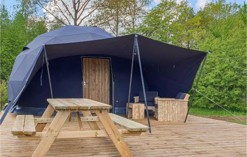 Hoogersmilde Other | Awesome Stacaravan In Hoogersmilde