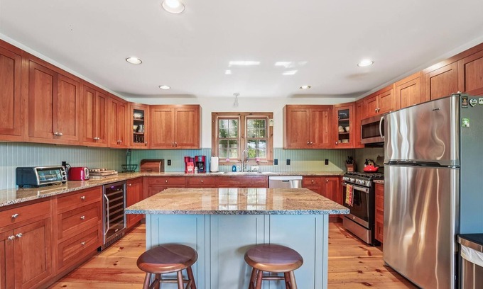 Stowe Hollow House | Ayers Farm Cottage: 4 br, wood fireplace, a/c, pet friendly