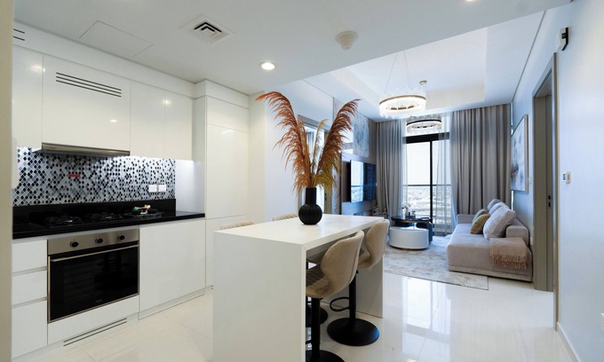 Sheikh Zayed Road Apartment | Aykon Stay by KeyRock - Chic & Comfort