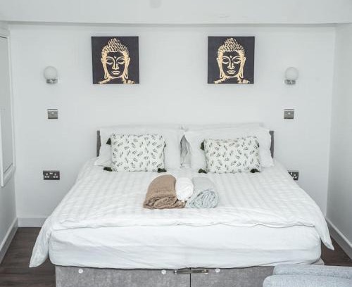 Aylesbury Apartment | Aylesbury Studio Apartment 6 with parking