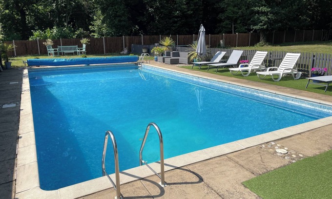 Cromer Apartment | Aylesbury Suite near Cromer and Sheringham for up to 4 persons. Pet friendly
