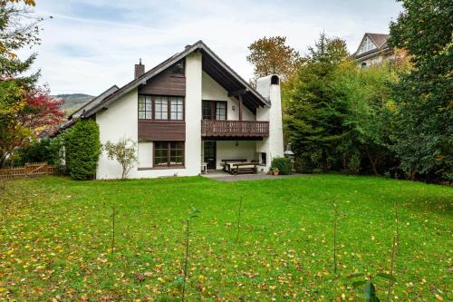 Assinghausen House | Azalea