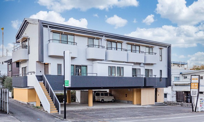Shirahama Apartment | Azami Ann