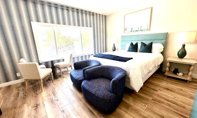 San Clemente Apartment | AZUL on Avenida Del Mar (1/2 Mile to the PIER!)