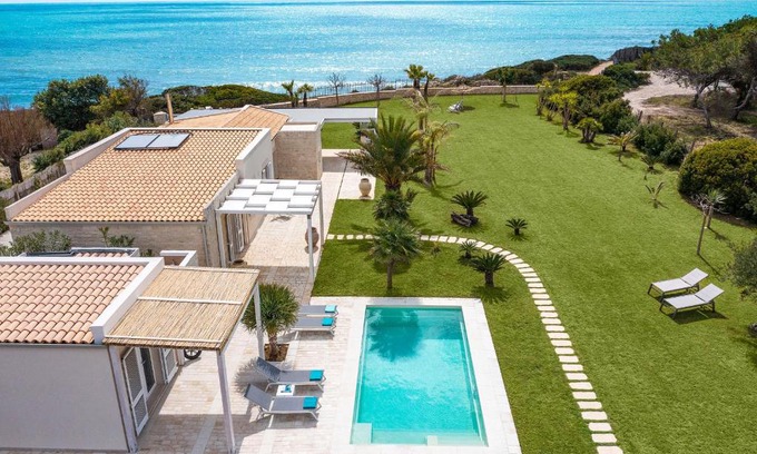 Santa Maria del Focallo Villa | Azulea