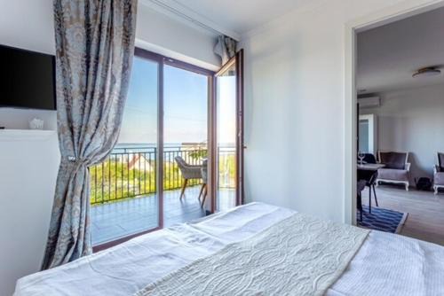 Balatonalmadi Villa | Azur Villa - Panoramic Escape