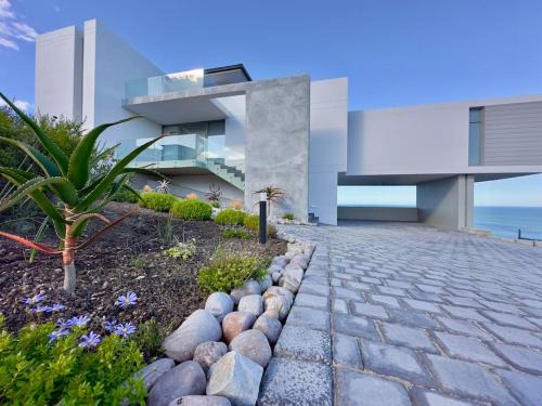 Pinnacle Point House | Azure Escape