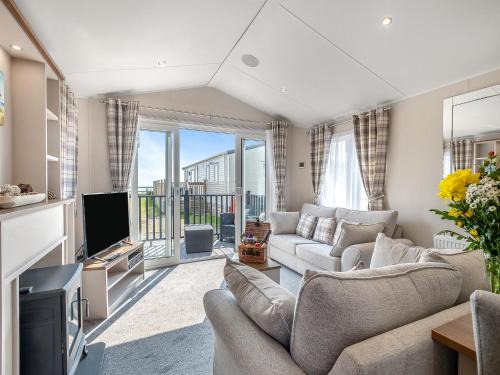 Corton House | Azure View