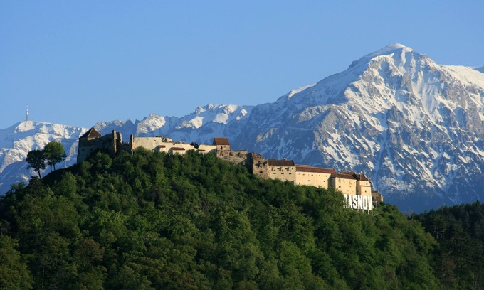 Rasnov Bed & Breakfast | B&B 3 stars, 13 rooms, clean, max 28 persons, nearby Dino Park.