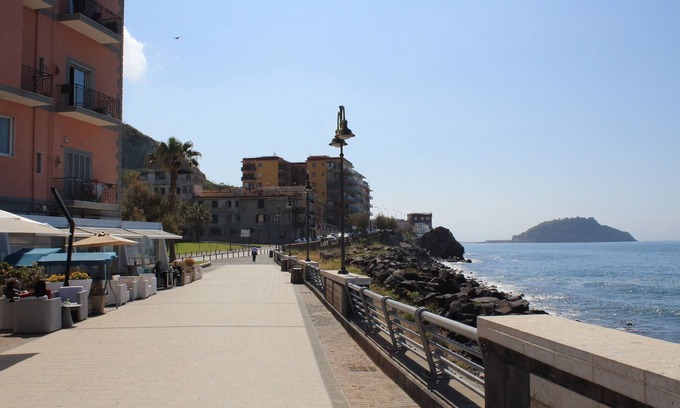 Pozzuoli Bed & Breakfast | B&B Allerìa