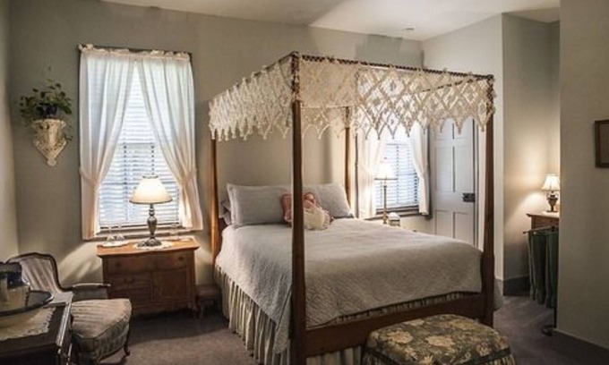 Canandaigua Bed & Breakfast | B&B at Oliver Phelps