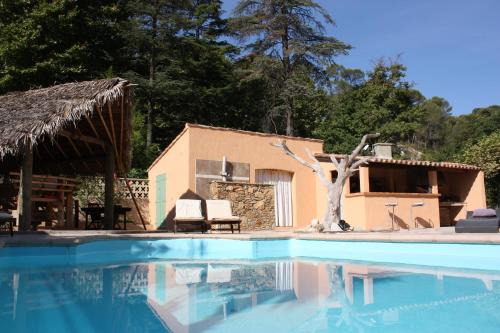 Gemenos Bed & Breakfast | B&B Le Manoir De Gemenos