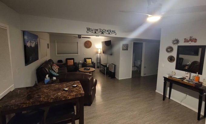 Russian Jack Park House | B&B u-med district near shopping, parks and JBER