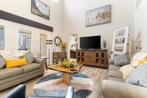 Hollister House | B Chillin Retreat on Table Rock Lake