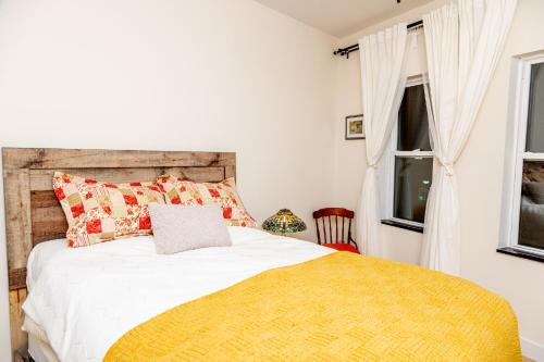 Brockton Village Hotel | B Hotel