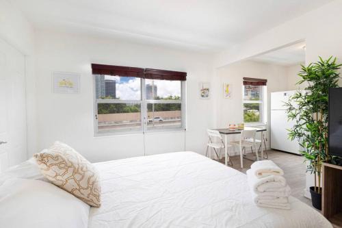 Edgewater Apartment | B06 5 min from beach studio Midtown