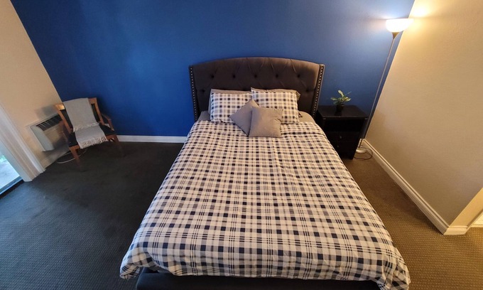 Pico - Robertson Hotel | (B08) Deluxe Hotel Style Unit