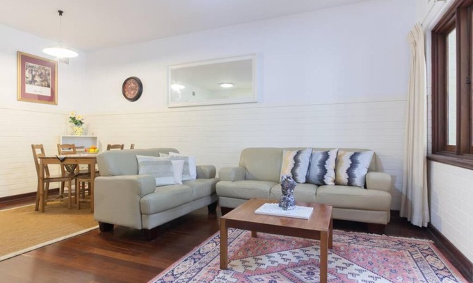 Crawley Apartment | B2 Crawley Apartment 1 BRM & Sleepout near UWA