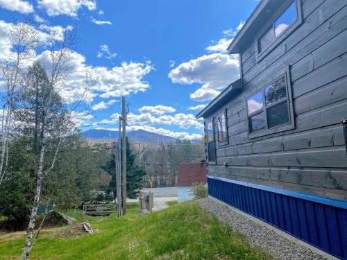Twin Mountain Villa | B2 NEW Awesome Tiny Home with AC Mountain Views Minutes to Skiing Hiking Attractions