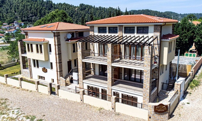 Fourka Apartment | B4 Penelope Luxury Suites by Travel Pro Services