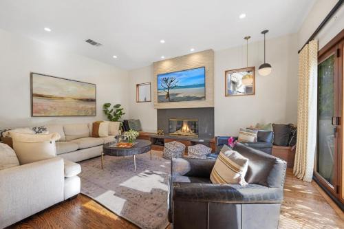 Village of La Jolla House | B5408 Village Vista