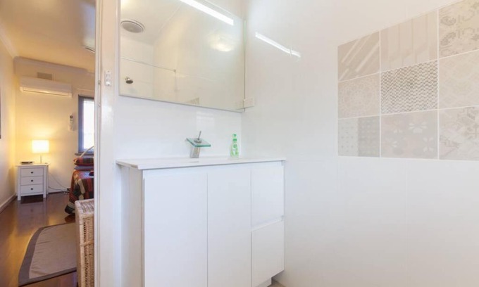 Crawley Apartment | B7 Crawley Apartment 1 BRM & Sleepout near UWA