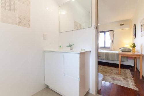 Crawley Apartment | B8 Crawley Apartment 1 BRM & Sleepout near UWA