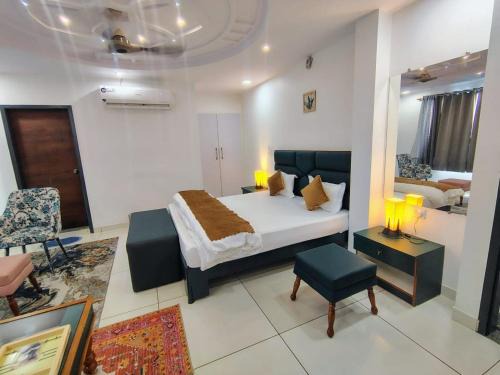 Shri Madhopur Hotel | Baba Sundaram Hotel