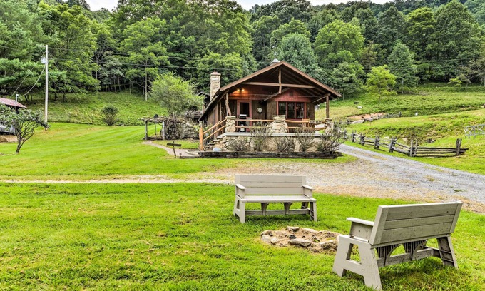 Clyde Apartment | 'Baby Bear' Clyde Cabin on Mountain Farm!