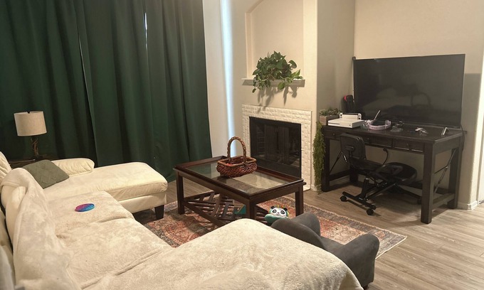 Chandler Apartment | Baby&Pet friendly apartment off chandler and the 101