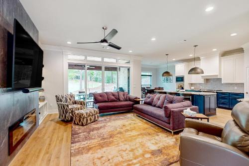 Hot Springs Village House | Backyard Birdie