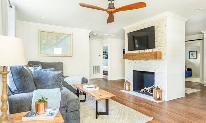 Riverland Terrace House | Backyard oasis w/HOT TUB, near downtown, beach & boat landing