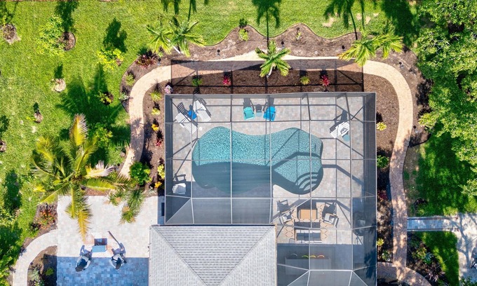 Palma Sola House | Backyard Paradise! Saltwater Pool, Games, Fire Pit