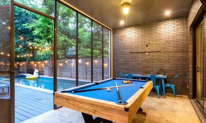 East Cesar Chavez House | Backyard Pool Oasis Rainey Street 6 min Walk