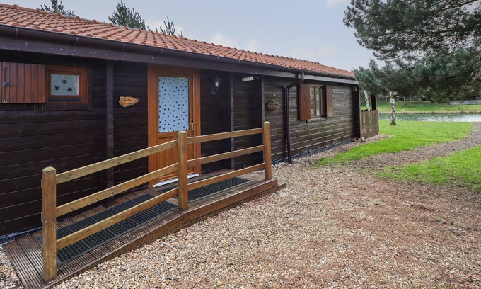 Lincoln Cottage | BADGER LODGE, pet friendly, with hot tub in Bardney