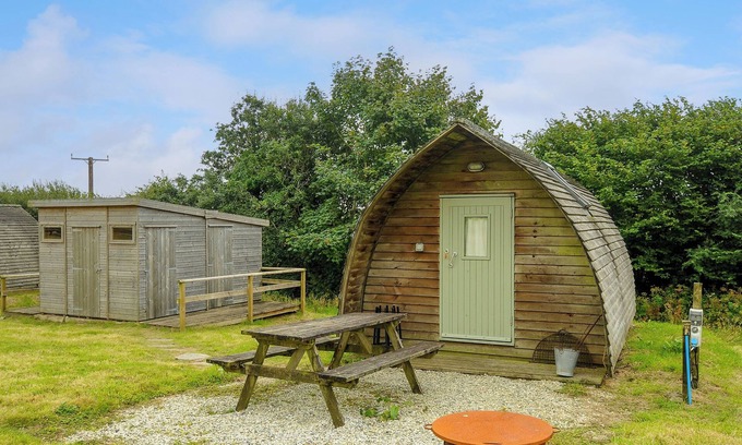Liskeard Cottage | BADGER SET @ PENBUGLE ORGANIC FARM, pet friendly in Duloe