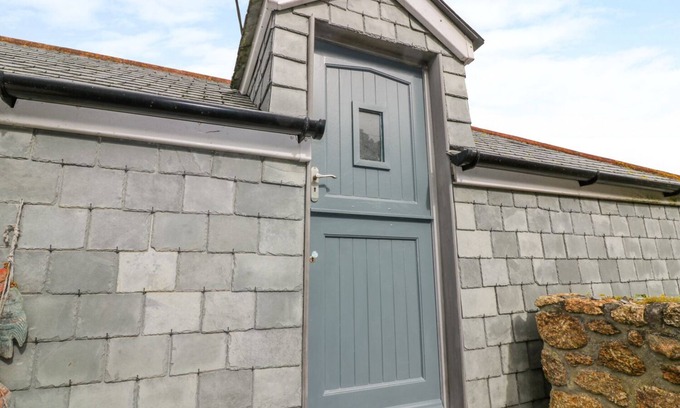 Sennen Cove Cottage | BADGERS LOFT, romantic, character holiday cottage in Sennen Cove