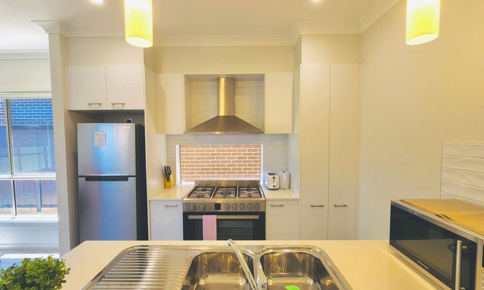 Bardia House | Badia& 5B3B Home for 12 wifi & Free Parking