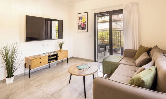 Haifa Apartment | Bahai Gardens Vista Apts by Sea N' Rent