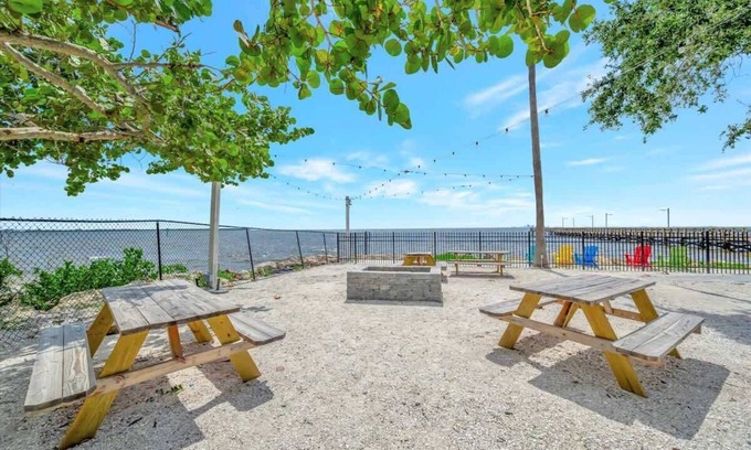 Ruskin Apartment | Bahia Waterview Suite Pool Tennis Beach Fishing