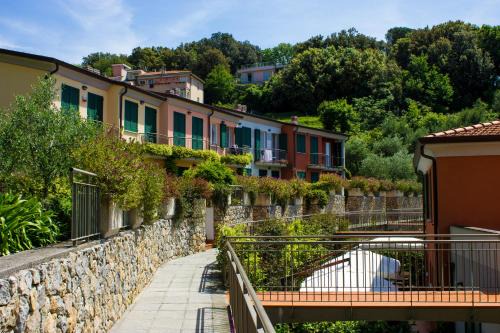 San Terenzo Apartment | Baia Blu RTA Residence