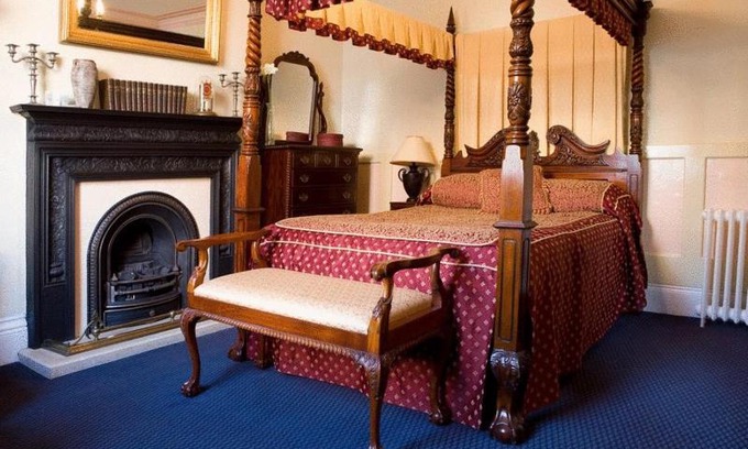 Lincoln Hotel | Bail House