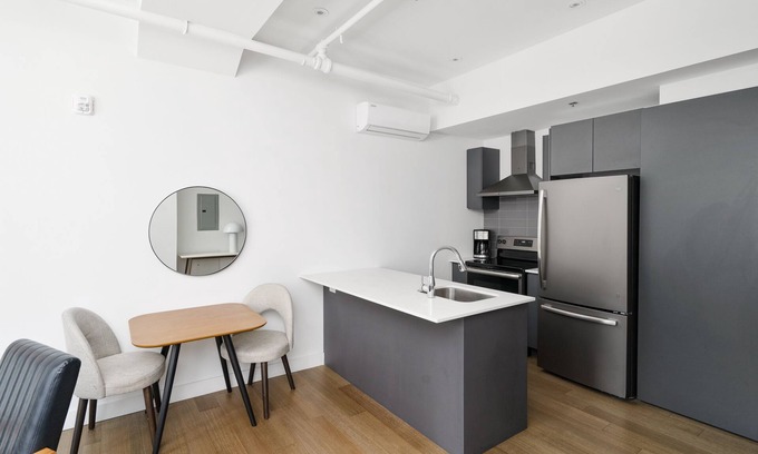 Chinatown Apartment | BAKAN - Gem in the city : MODERN 1BD in Old/DT